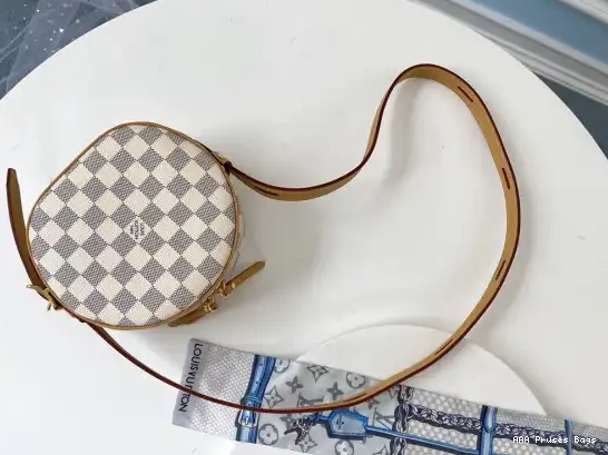 AAA Replica Ru PM BOITE SOUPLE VUITTON CHAPEAU LOUIS 0601